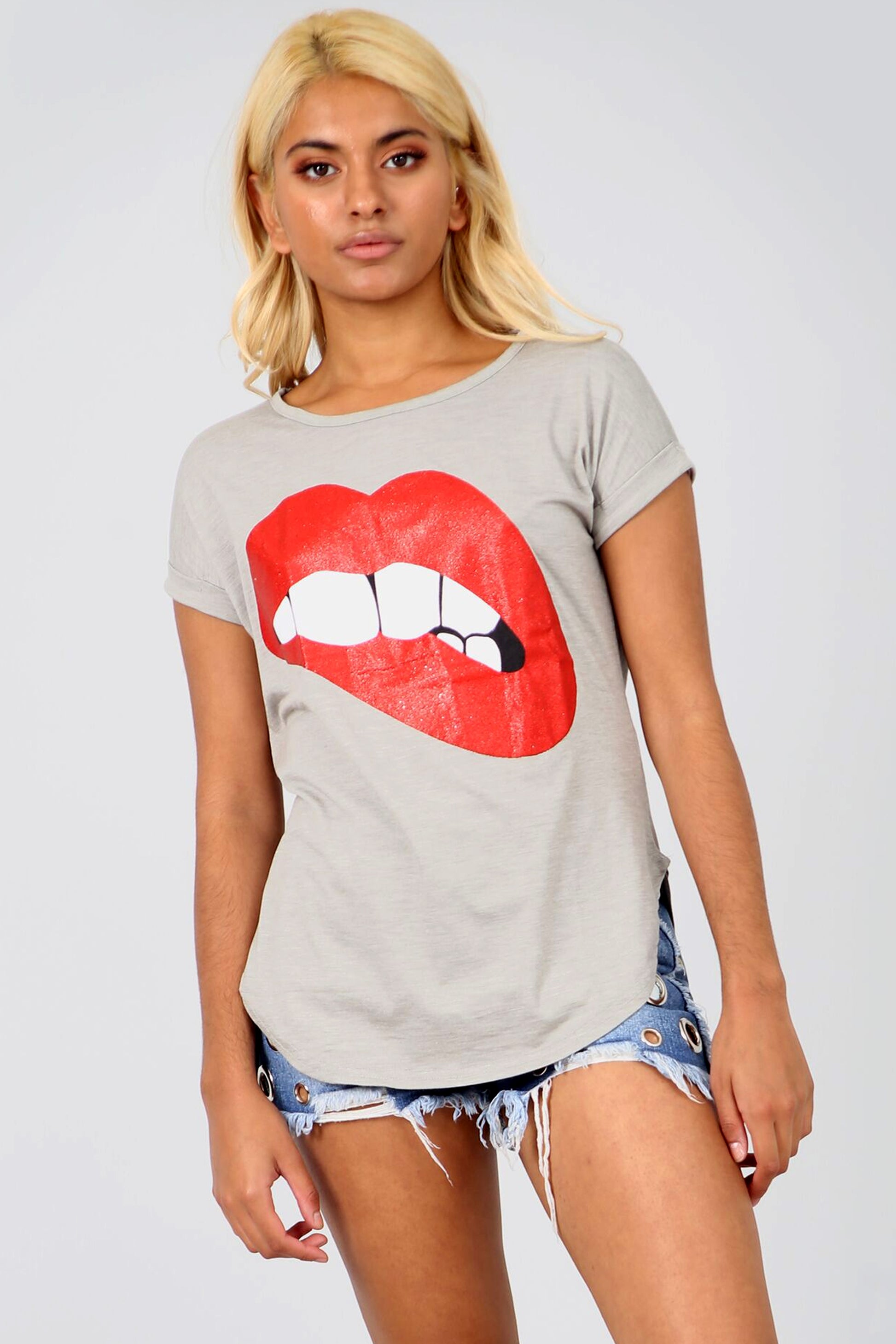 Turn Up Sleeve Graphic Print Curve Hem Tshirt - bejealous-com
