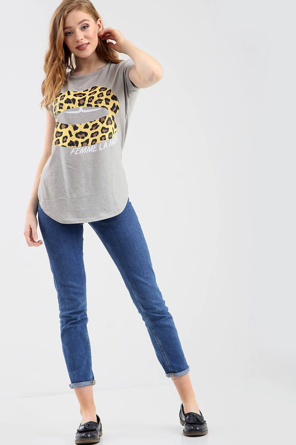 Graphic Print Lips Curve Hem Tshirt - bejealous-com